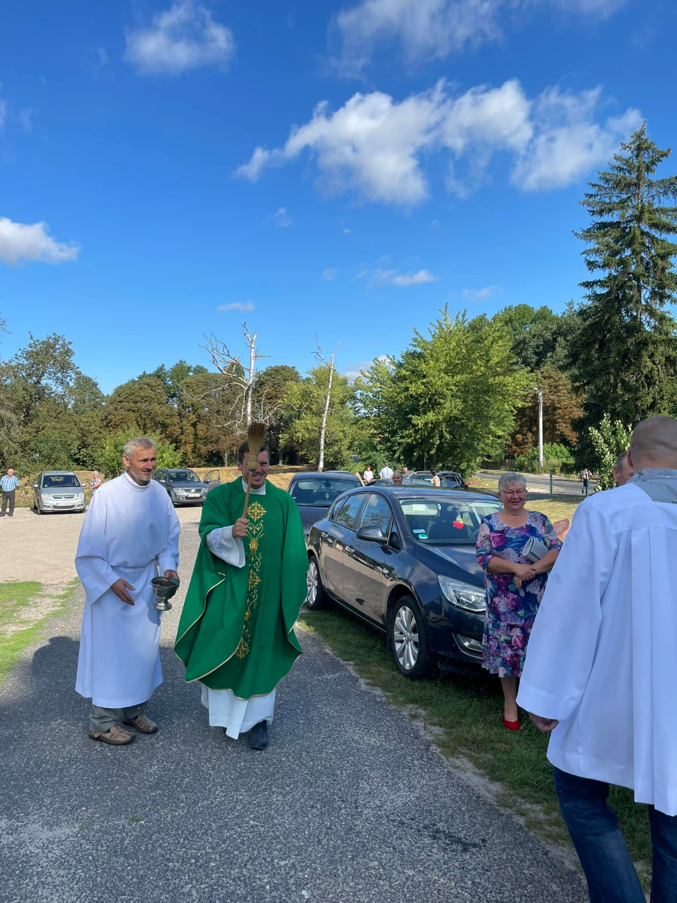 Księża święcili samochody. Zobacz zdjęcia z Ciążenia
