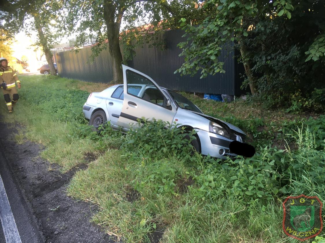 Groźnie na K92. Auto w rowie ZDJĘCIA