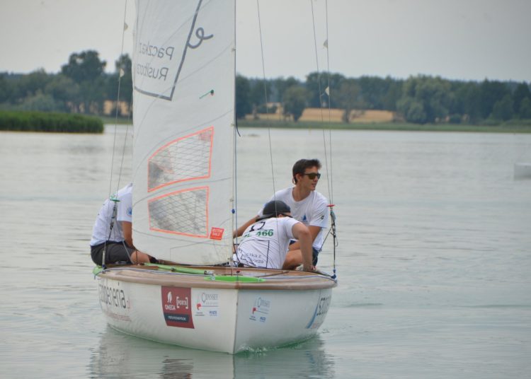 Żeglowali o Srebrną Paterę