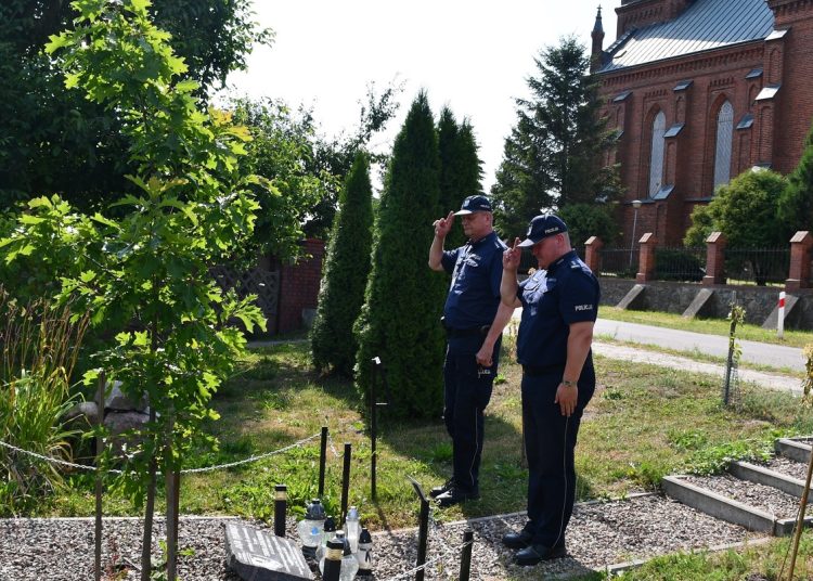 Pamiętają o poległych i zmarłych policjantach