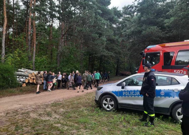 Mundurowi sprawdzali obozowiska