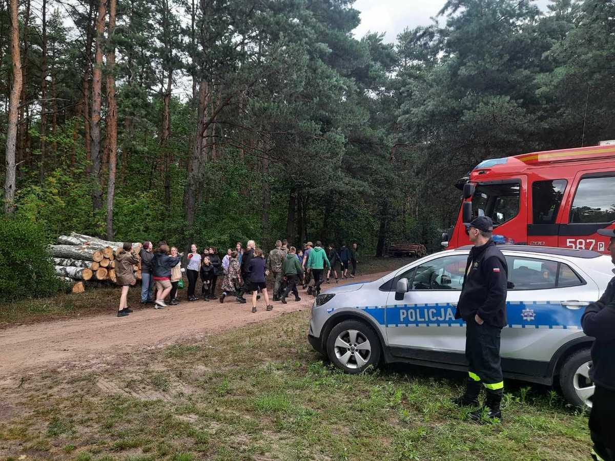 Mundurowi sprawdzali obozowiska