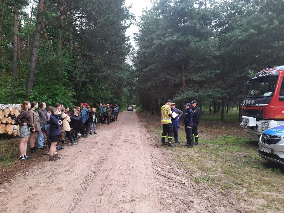 Mundurowi sprawdzali obozowiska