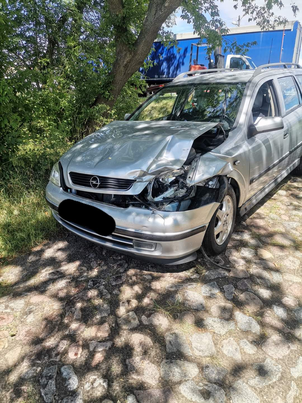 Kolizja dwóch samochodów na krajówce