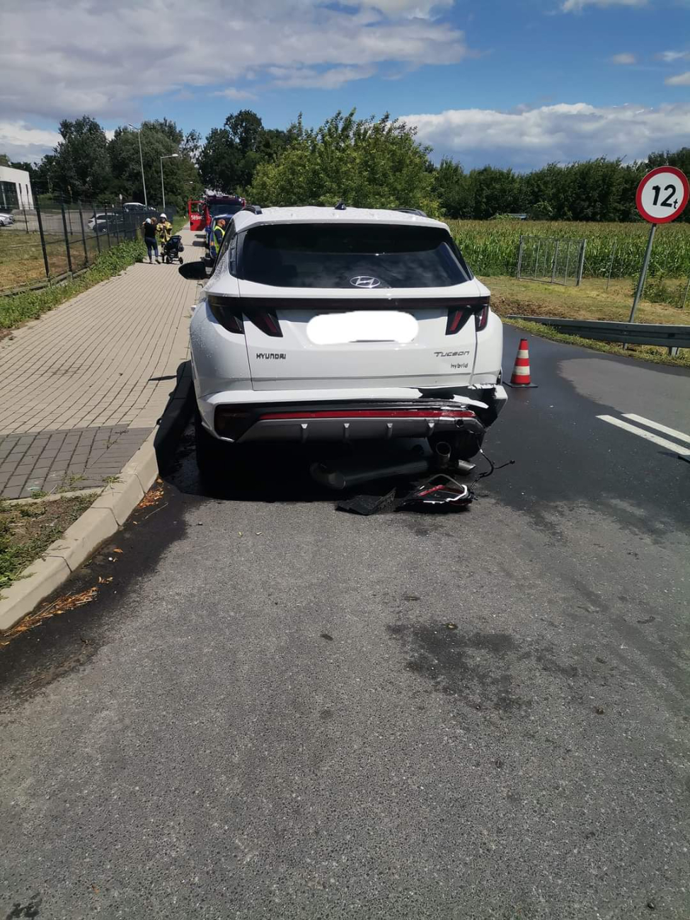 Kolizja dwóch samochodów na krajówce