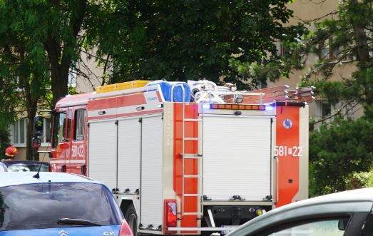 Akcja straży pożarnej w bloku
