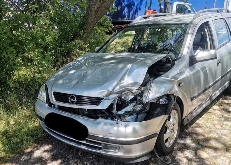 Kolizja dwóch samochodów na krajówce