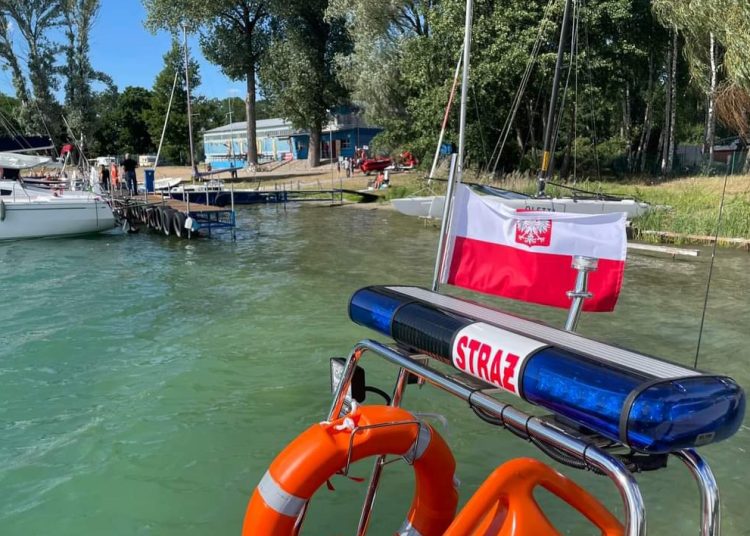 Akcja na jeziorze. Interweniowali strażacy
