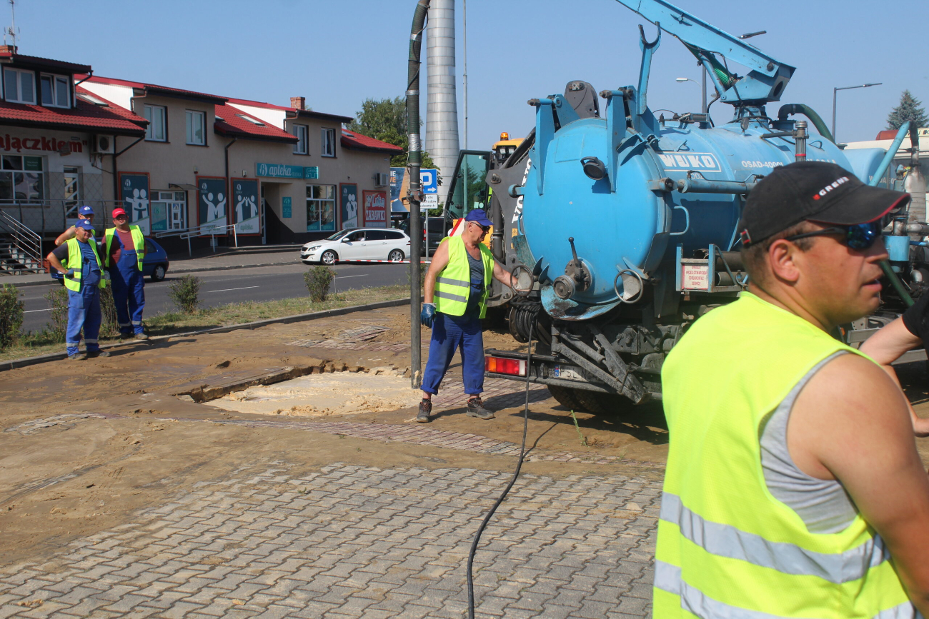 Zapadł się parking. Mieszkańcy bez wody