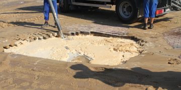 Zapadł się parking. Mieszkańcy bez wody