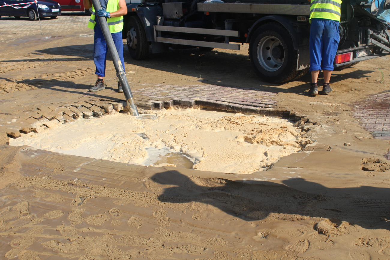 Zapadł się parking. Mieszkańcy bez wody
