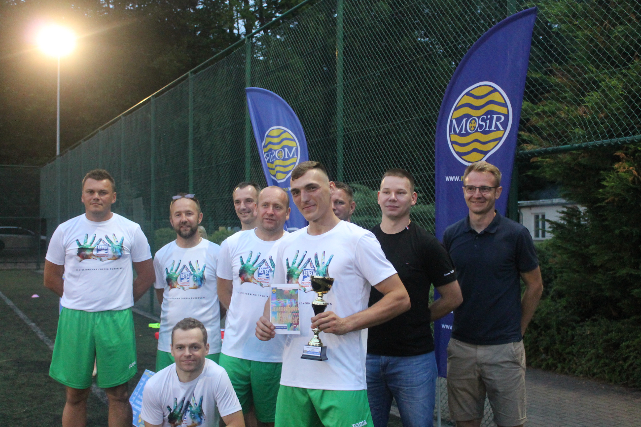 Meble uzupełniły podium