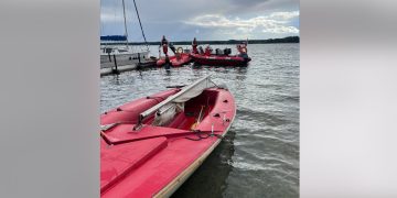 Żeglarze w niebezpieczeństwie. Skrajnie wycieńczeni, bez kamizelek