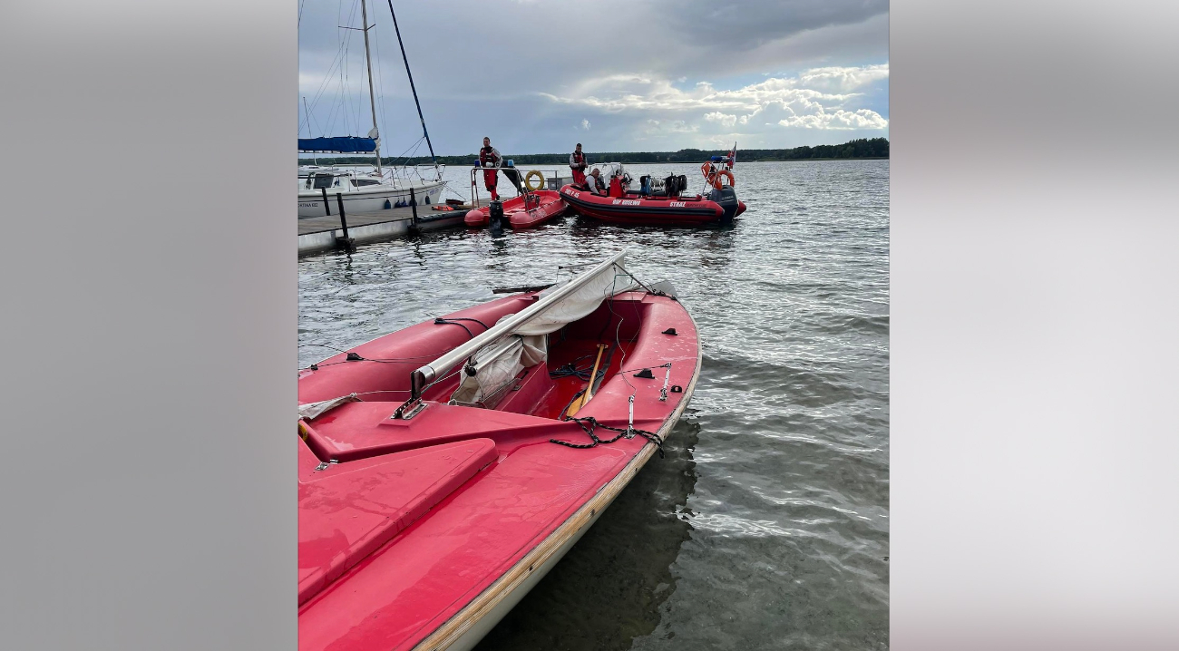 Żeglarze w niebezpieczeństwie. Skrajnie wycieńczeni, bez kamizelek