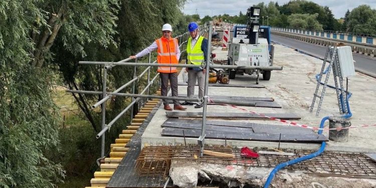 Co teraz dzieje się na moście w Lądzie?