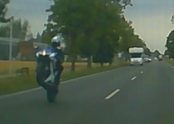 „Wariat na motocyklu”. Zobacz film nagrany na K92 między Słupcą a Strzałkowem