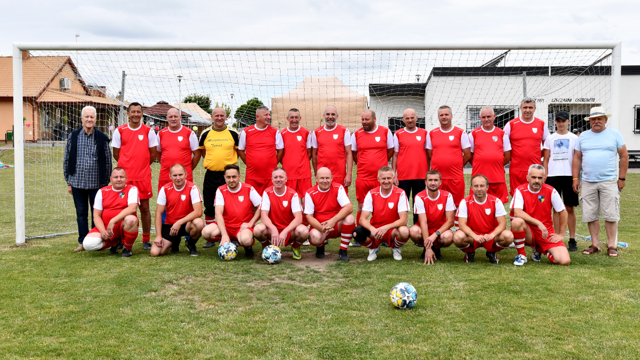 Niezwykły mecz w Ostrowitem. Spotkali się po kilkunastu latach