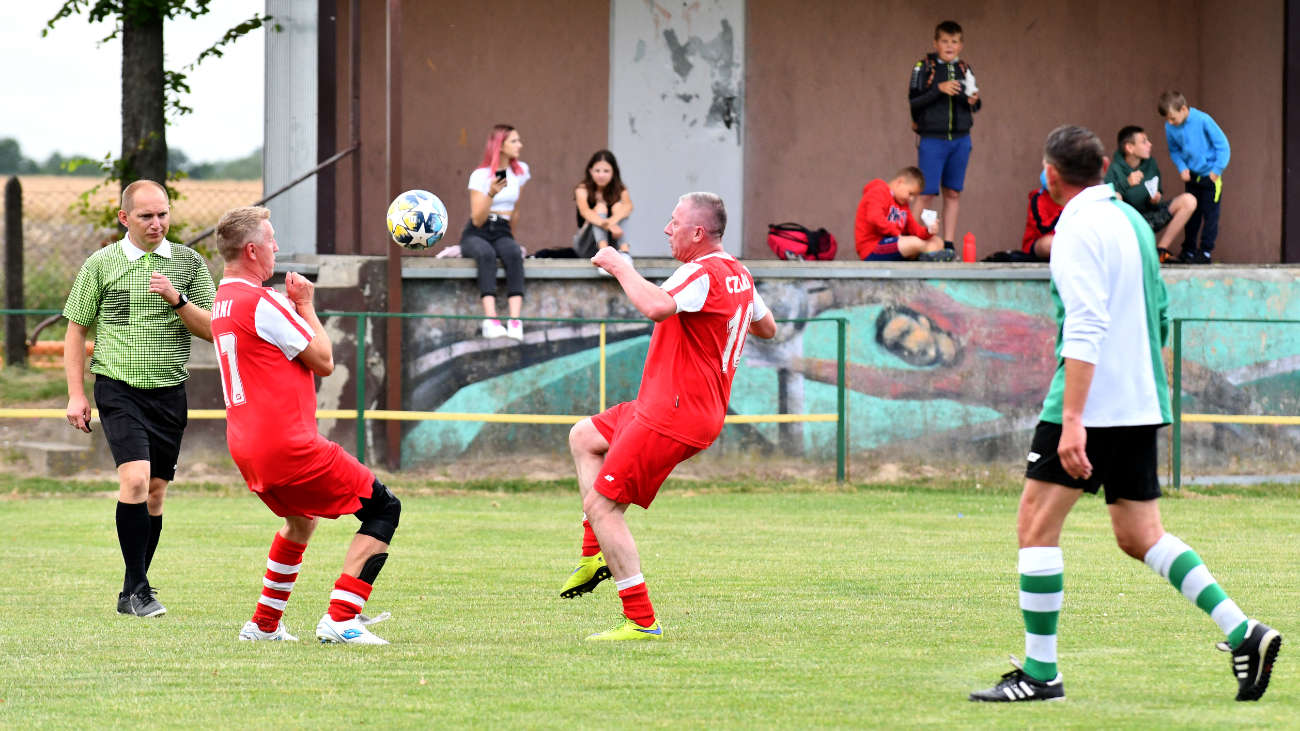 Niezwykły mecz w Ostrowitem. Spotkali się po kilkunastu latach