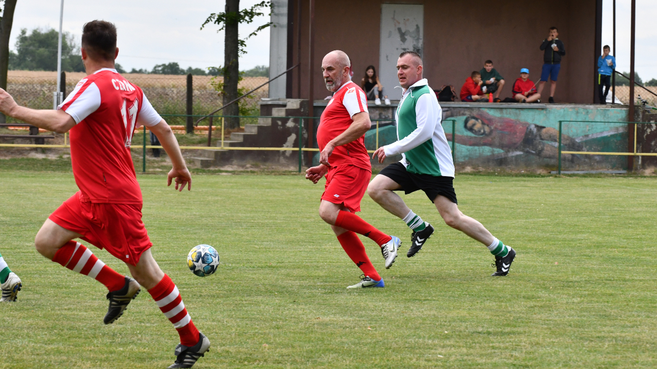 Niezwykły mecz w Ostrowitem. Spotkali się po kilkunastu latach