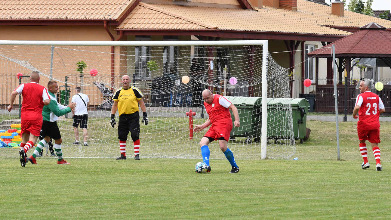 Niezwykły mecz w Ostrowitem. Spotkali się po kilkunastu latach