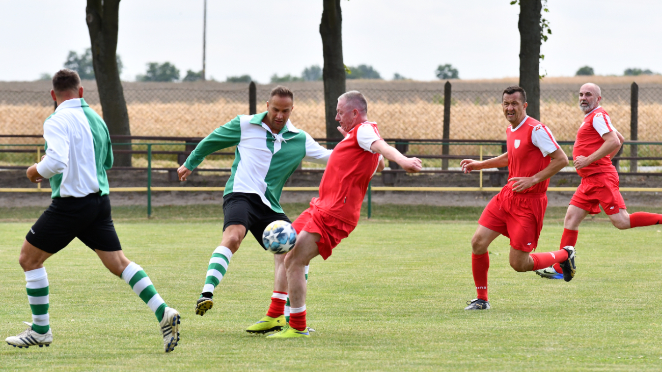 Niezwykły mecz w Ostrowitem. Spotkali się po kilkunastu latach
