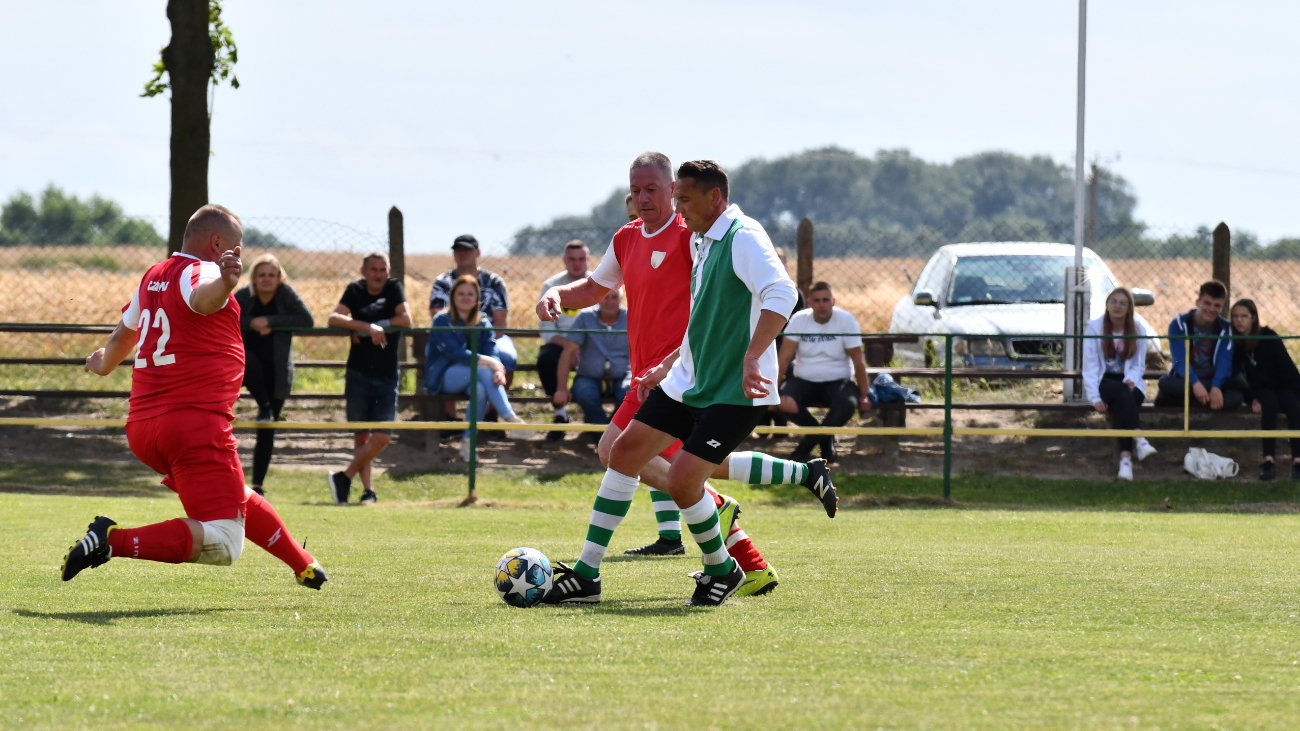Niezwykły mecz w Ostrowitem. Spotkali się po kilkunastu latach