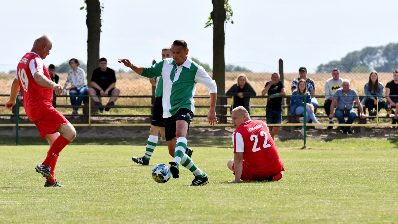 Niezwykły mecz w Ostrowitem. Spotkali się po kilkunastu latach