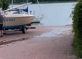 Ścieki płynęły do jeziora