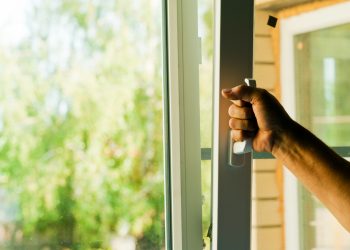 Czy dobre okna są drogie? Sprawdzamy co wpływa na cenę.