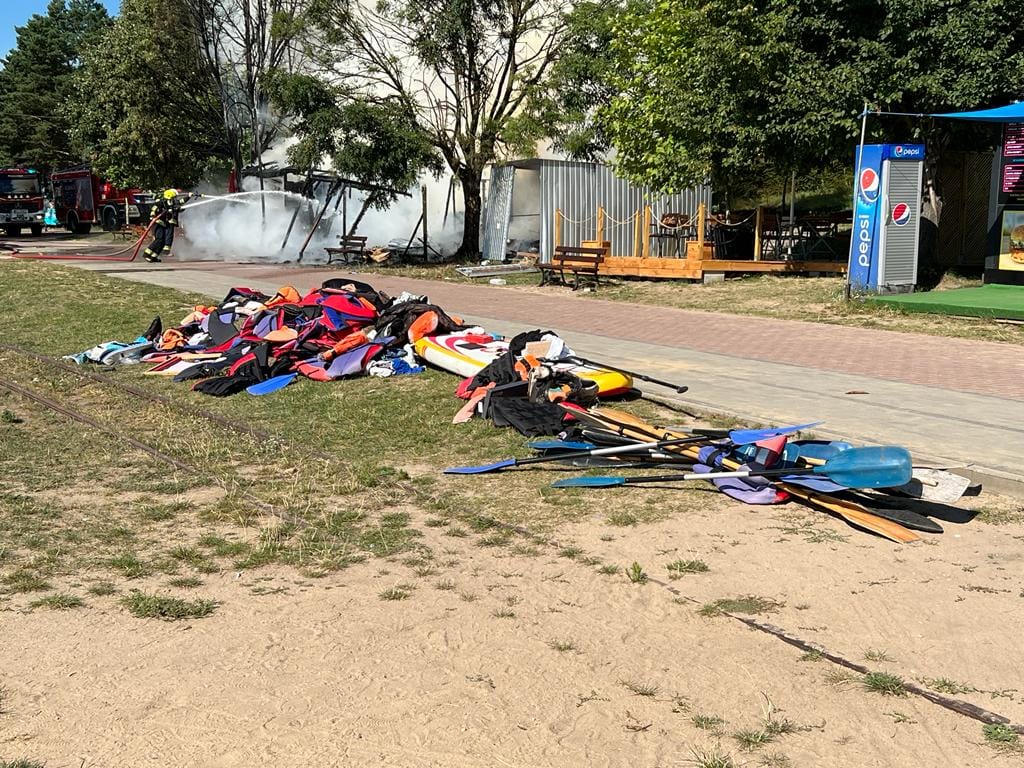 Pożar na plaży. To oni pierwsi ratowali dobytek