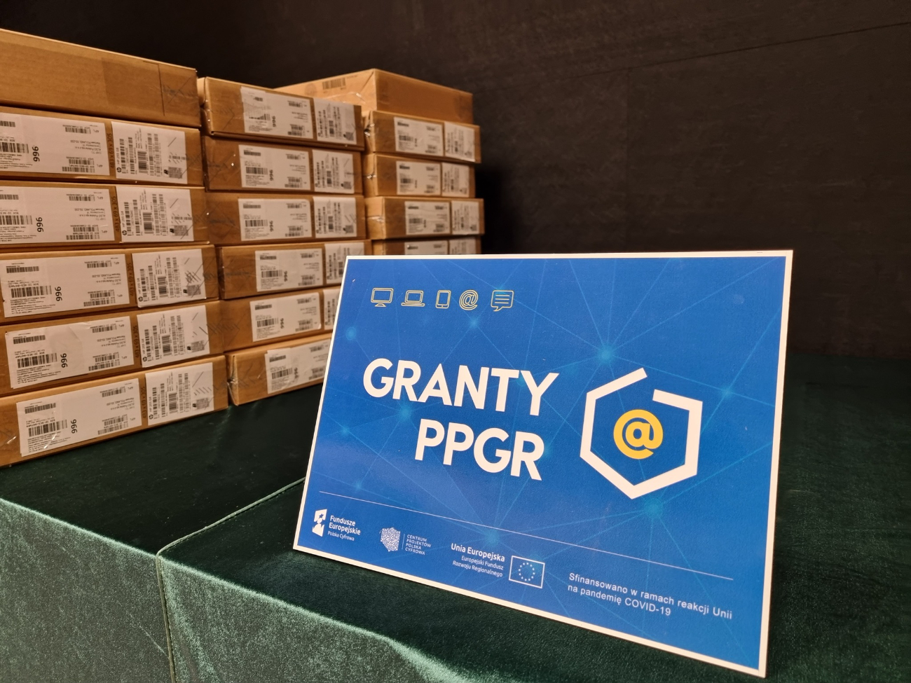 Ponad 92 tys. zł na laptopy