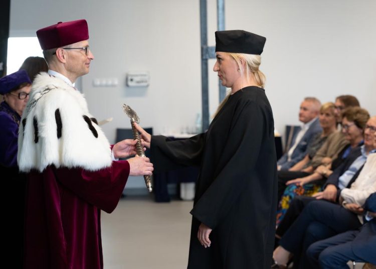 Słupecka policjantka została doktorem