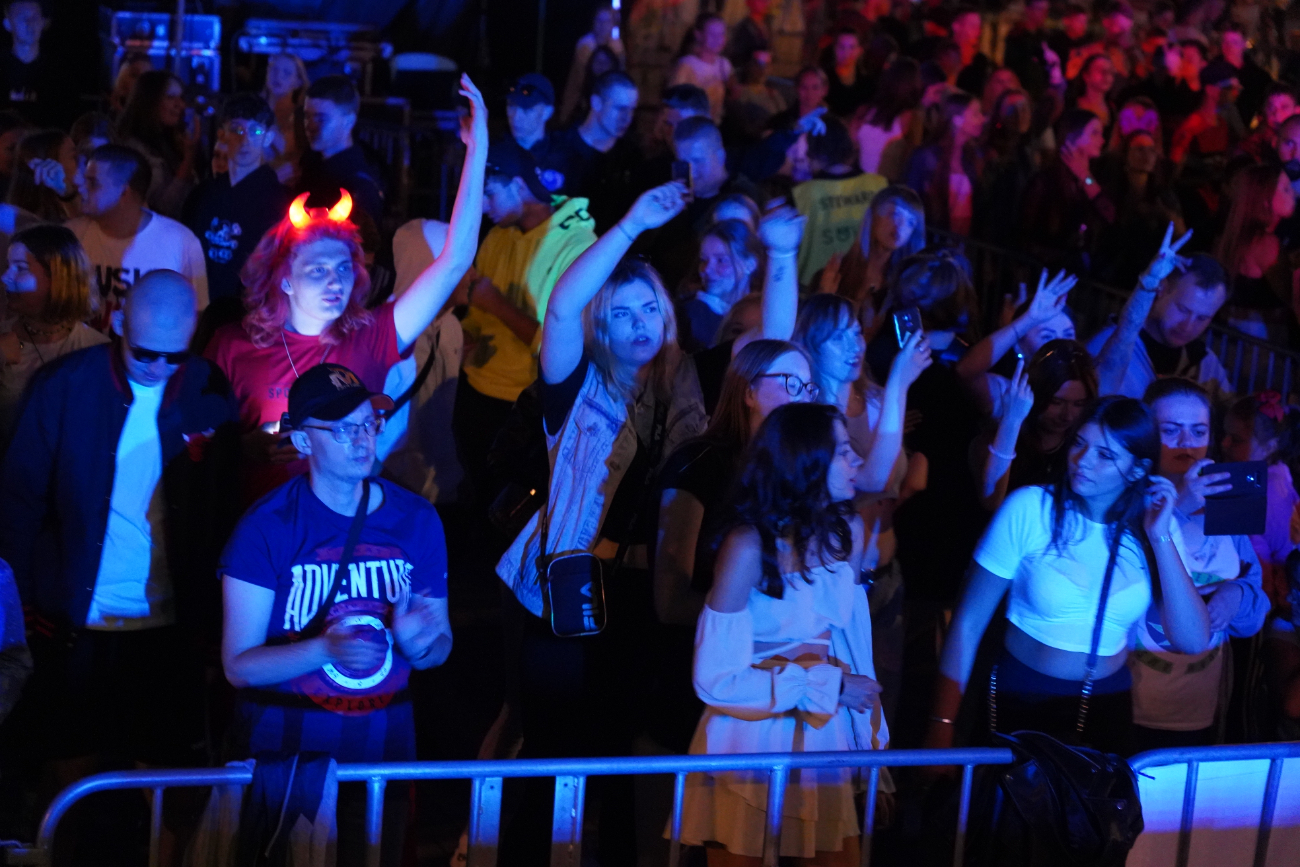 Ogień na targowisku. Szaleństwo większe niż na Cleo ZDJĘCIA