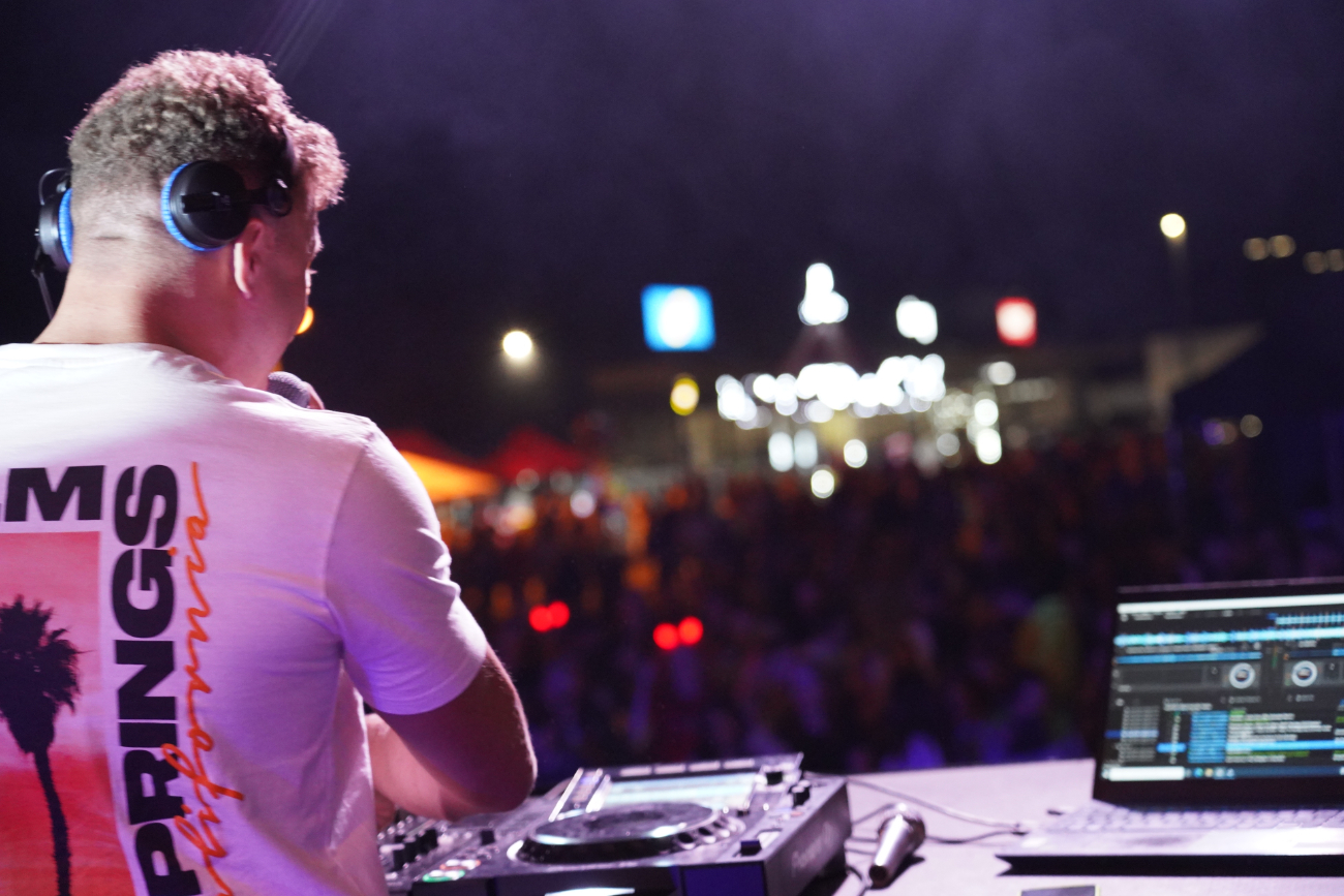 Ogień na targowisku. Szaleństwo większe niż na Cleo ZDJĘCIA