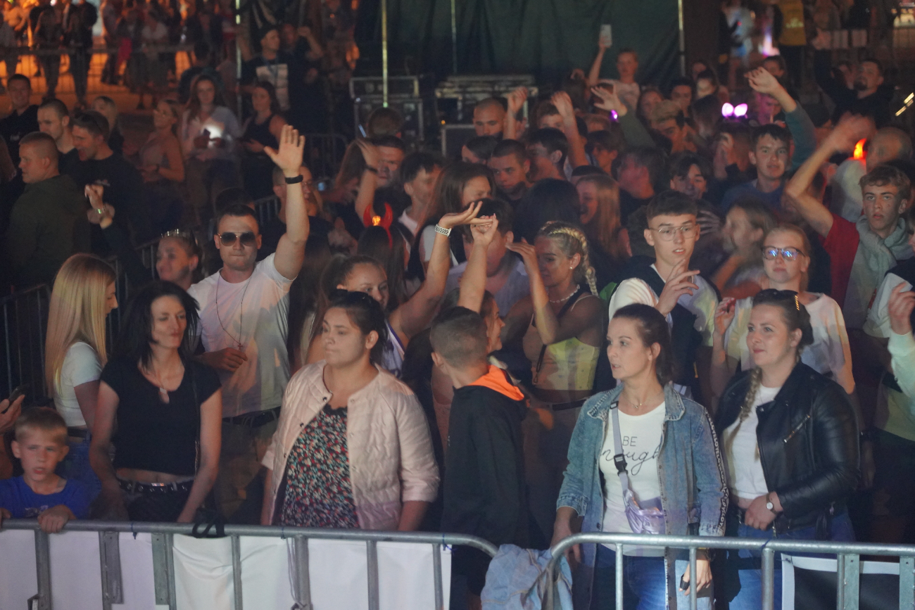 Ogień na targowisku. Szaleństwo większe niż na Cleo ZDJĘCIA