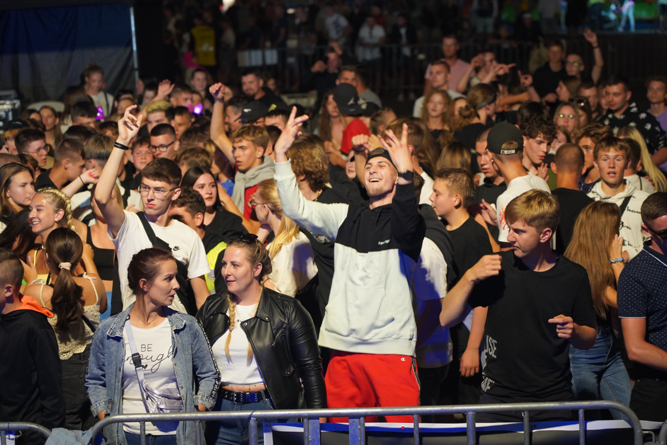 Ogień na targowisku. Szaleństwo większe niż na Cleo ZDJĘCIA