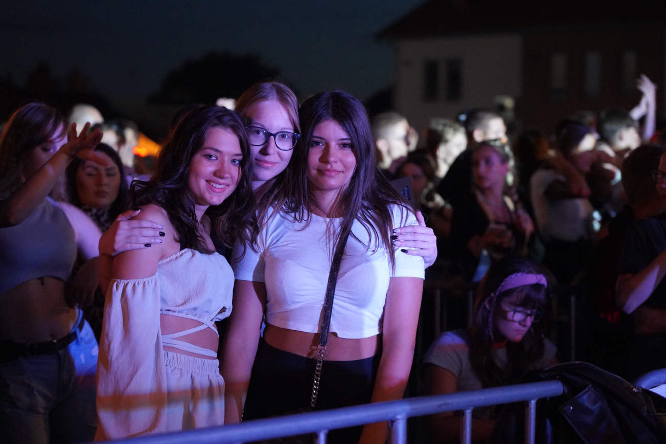 Ogień na targowisku. Szaleństwo większe niż na Cleo ZDJĘCIA