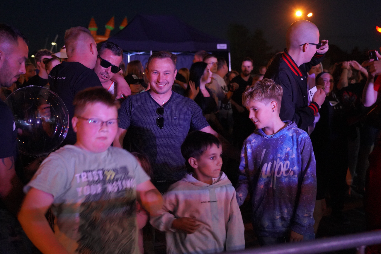 Ogień na targowisku. Szaleństwo większe niż na Cleo ZDJĘCIA