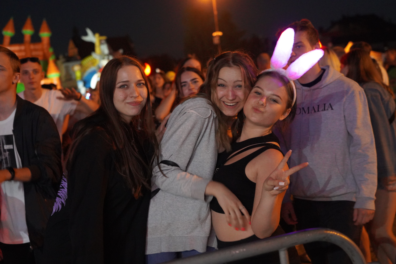 Ogień na targowisku. Szaleństwo większe niż na Cleo ZDJĘCIA