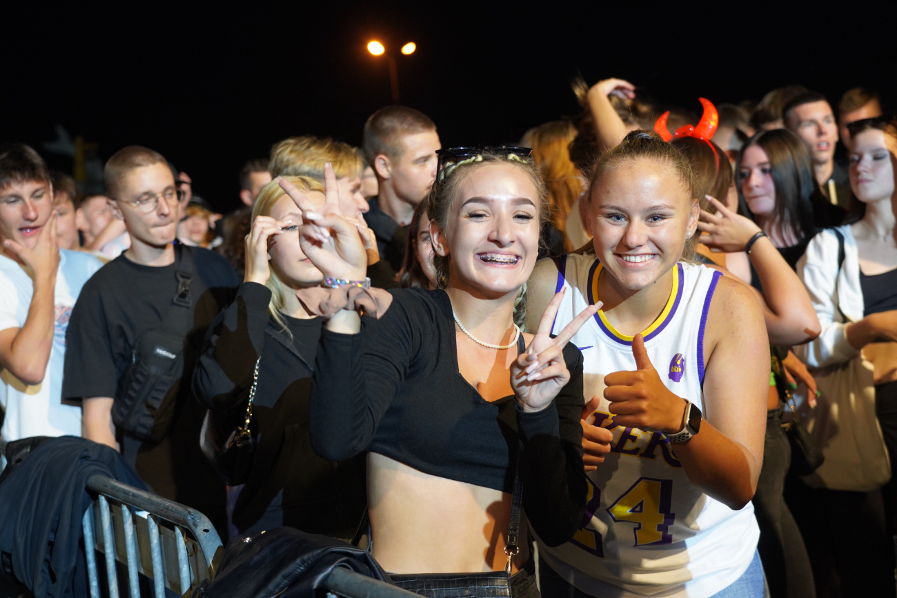 Ogień na targowisku. Szaleństwo większe niż na Cleo ZDJĘCIA