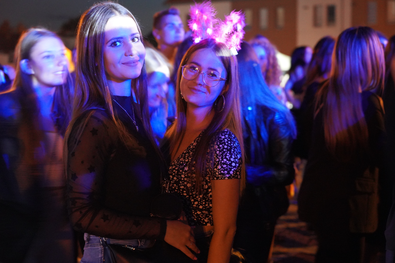 Ogień na targowisku. Szaleństwo większe niż na Cleo ZDJĘCIA