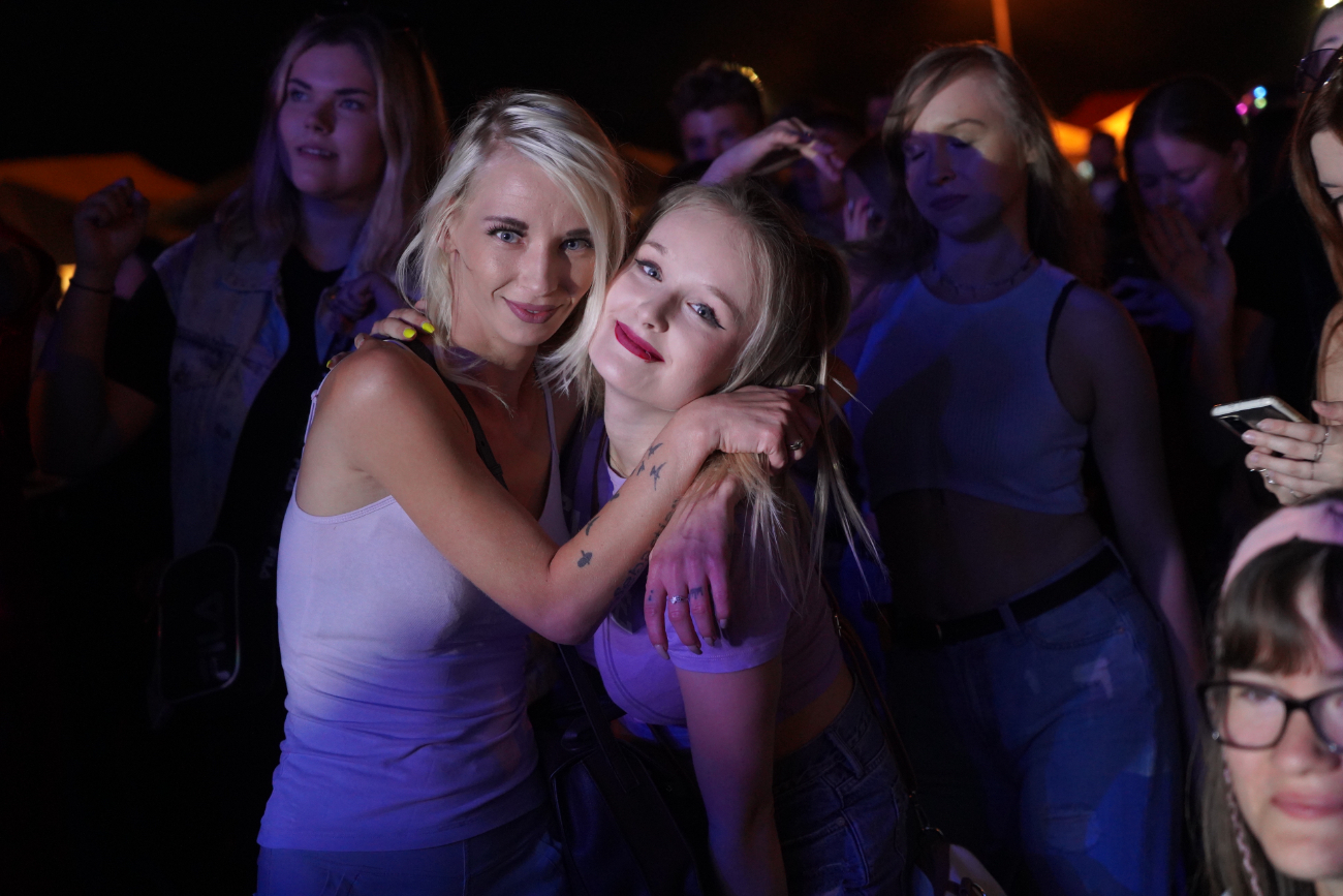 Ogień na targowisku. Szaleństwo większe niż na Cleo ZDJĘCIA