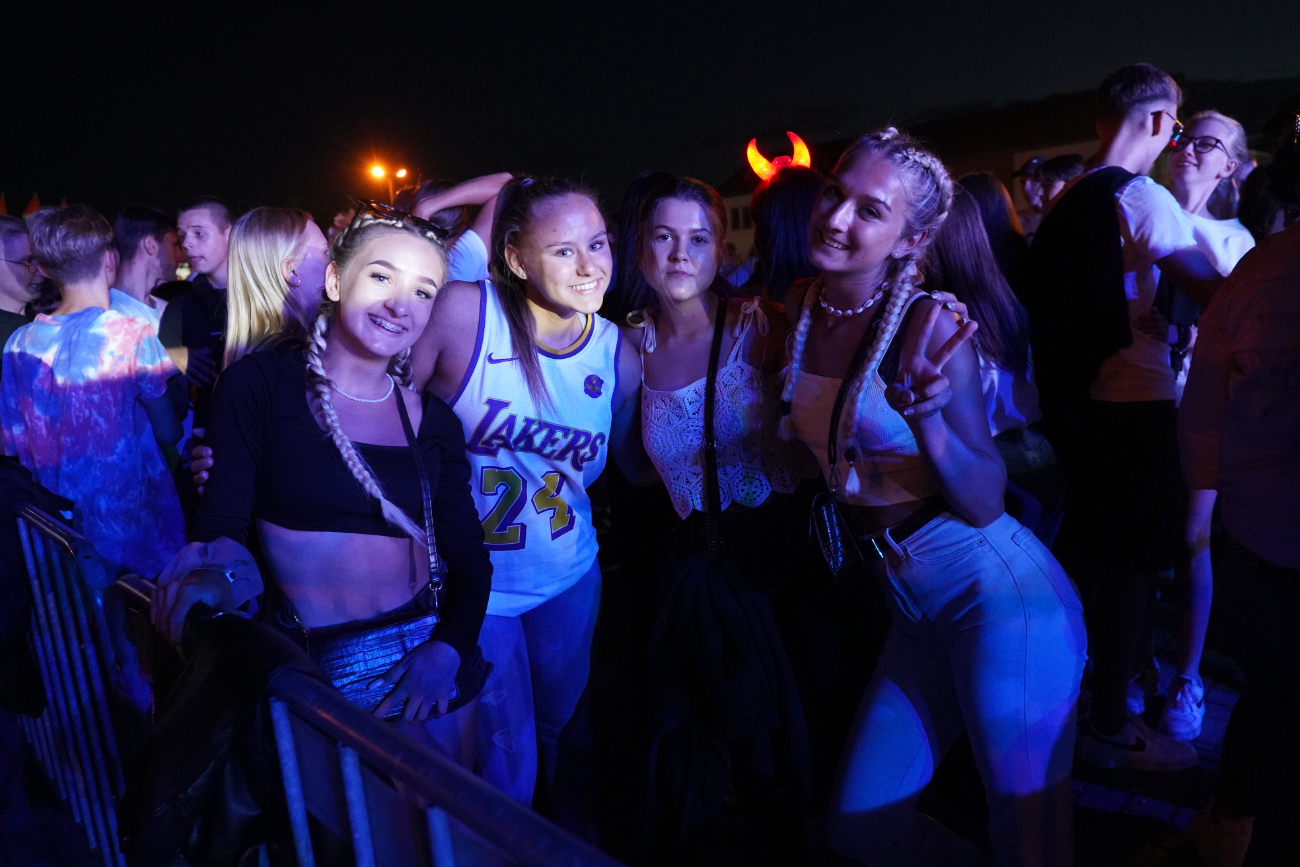 Ogień na targowisku. Szaleństwo większe niż na Cleo ZDJĘCIA