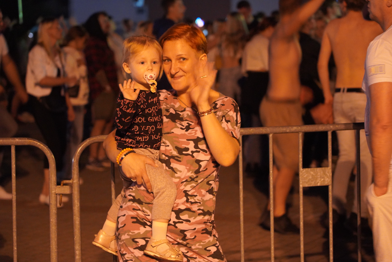 Ogień na targowisku. Szaleństwo większe niż na Cleo ZDJĘCIA