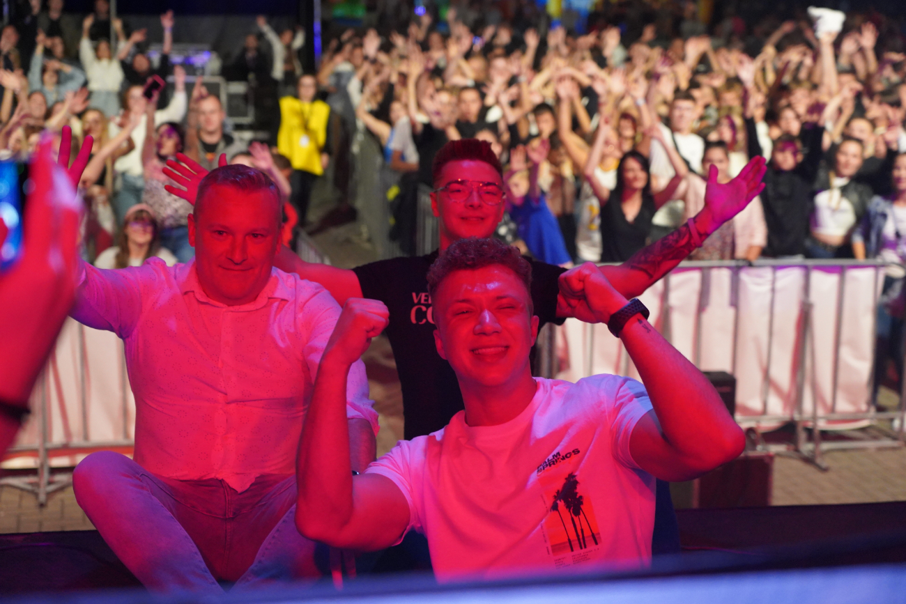 Ogień na targowisku. Szaleństwo większe niż na Cleo ZDJĘCIA