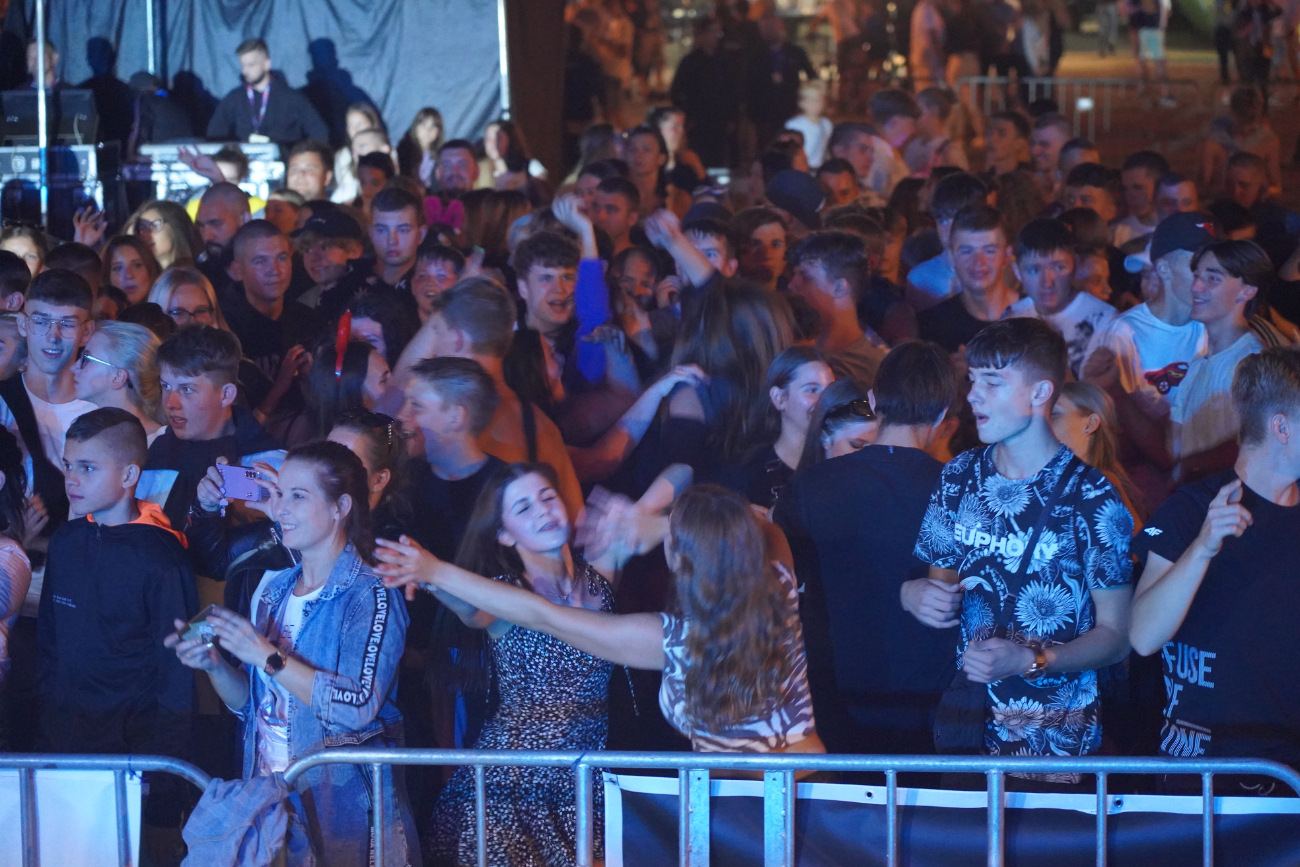 Ogień na targowisku. Szaleństwo większe niż na Cleo ZDJĘCIA