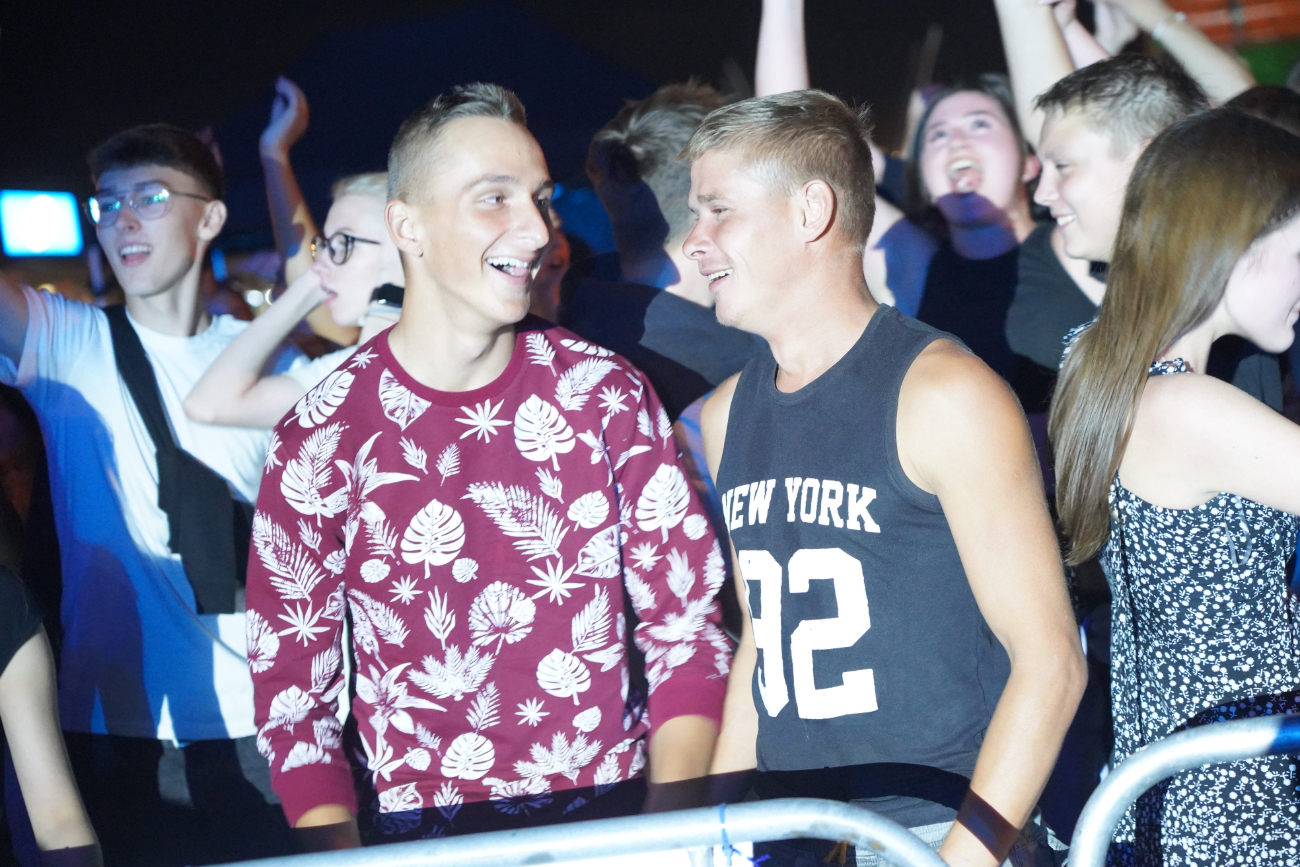 Ogień na targowisku. Szaleństwo większe niż na Cleo ZDJĘCIA