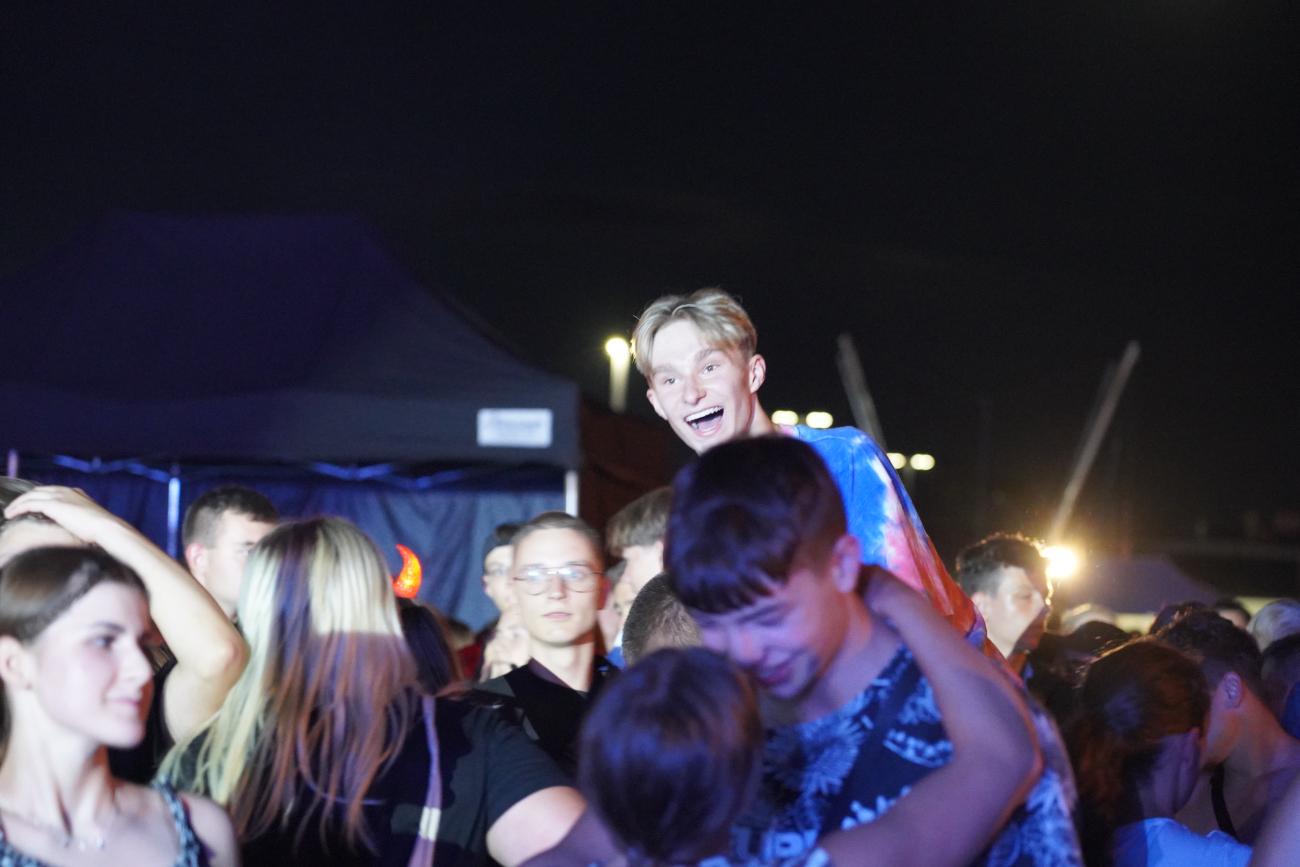 Ogień na targowisku. Szaleństwo większe niż na Cleo ZDJĘCIA