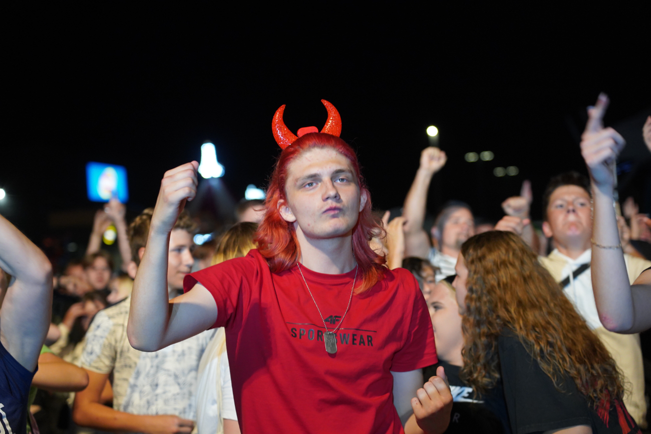 Ogień na targowisku. Szaleństwo większe niż na Cleo ZDJĘCIA