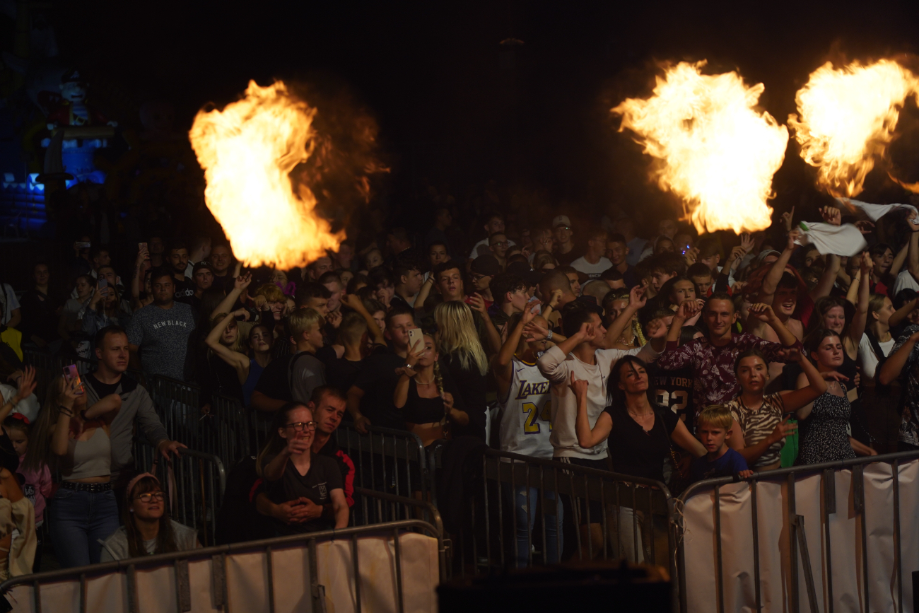 Ogień na targowisku. Szaleństwo większe niż na Cleo ZDJĘCIA